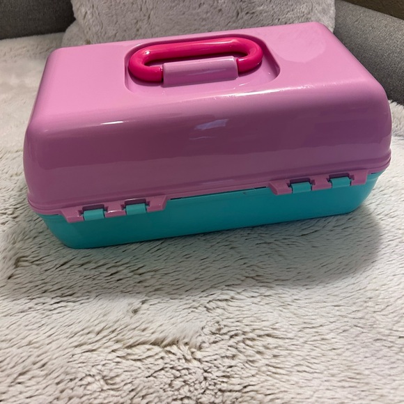 Barbie Pink and Teal Caboodles Portable Makeup Case - Picture 8 of 9